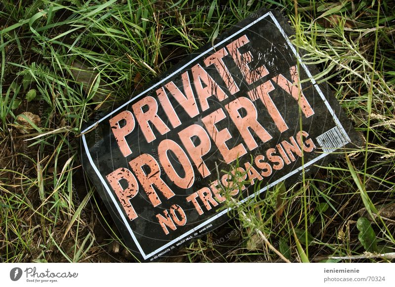 No Trespassing! Grundstück privat Verbote Besitz Gesetze und Verordnungen durchbang kein zutritt Haftstrafe