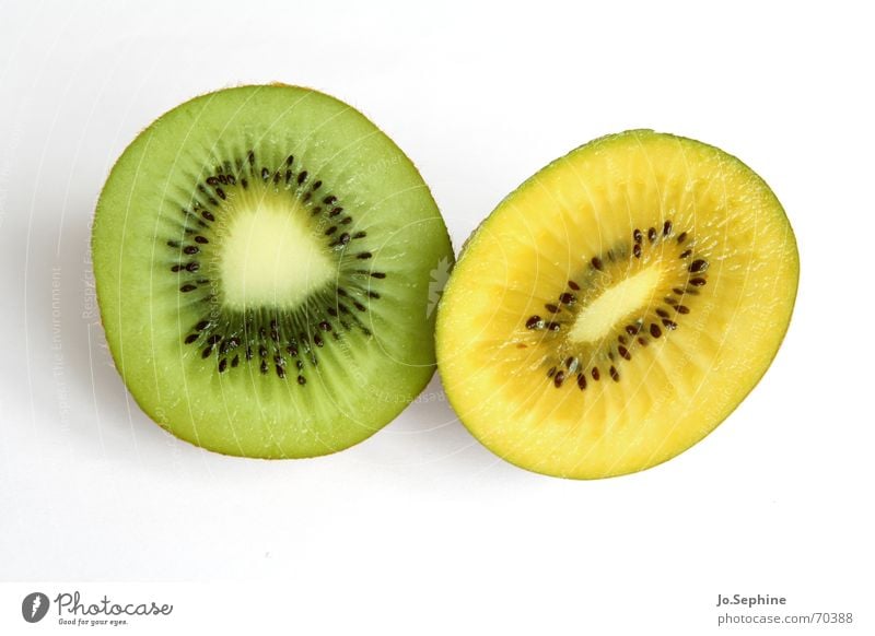Kiwi grün gelb Südfrüchte Obst Fruchtfleisch Sorten Vielfalt Hälfte Kerne Teile u. Stücke aufgeschnitten halbiert rund Teilung Vergleich Unterschiede