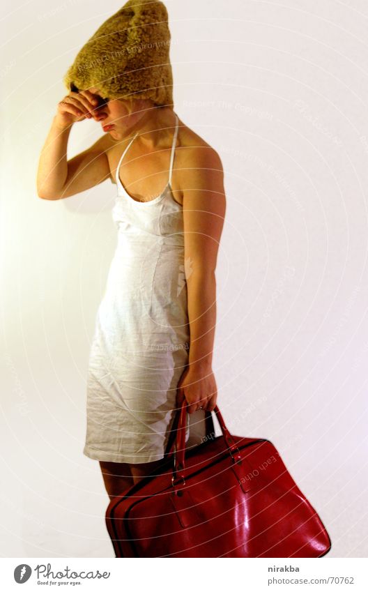 Frau Müller kauft ein 2 Tasche rot fertig kaufen weiß gekrümmt schwer