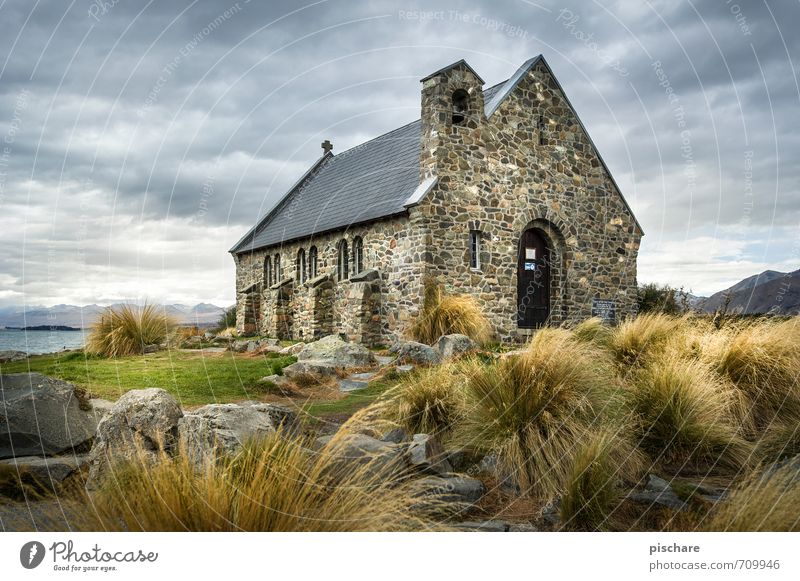 Church of the good shepherd Landschaft Wolken schlechtes Wetter Kirche Bauwerk Sehenswürdigkeit dunkel Ferien & Urlaub & Reisen Neuseeland Lake Tekapo Farbfoto
