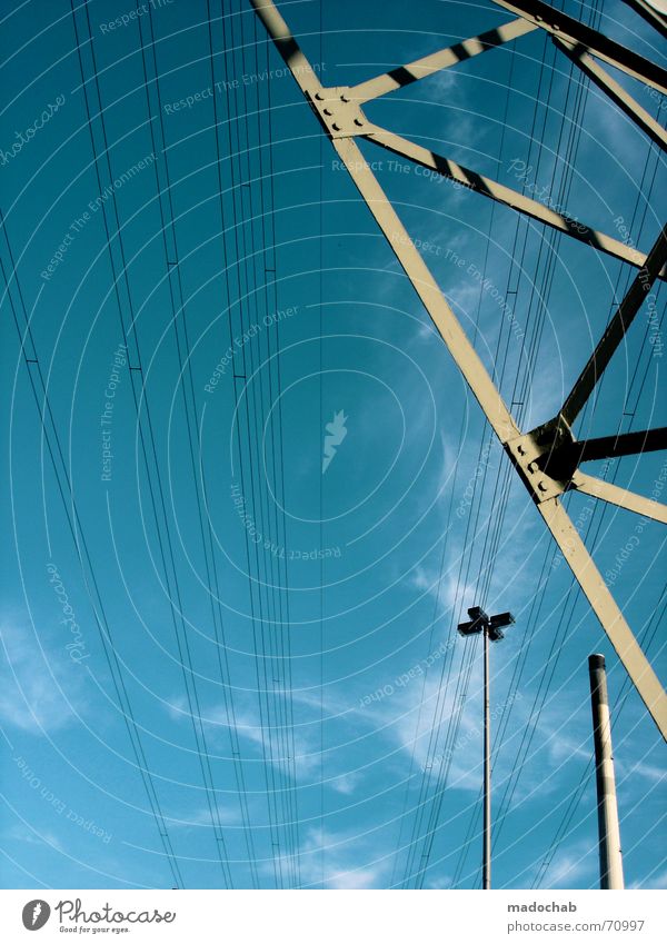 GROSSSTADTIMPRESSIONEN IN BLAU | himmel wolken sky blue Himmel Wolken Elektrizität Kraft Sommer Abend clouds Energiewirtschaft supply Industriefotografie