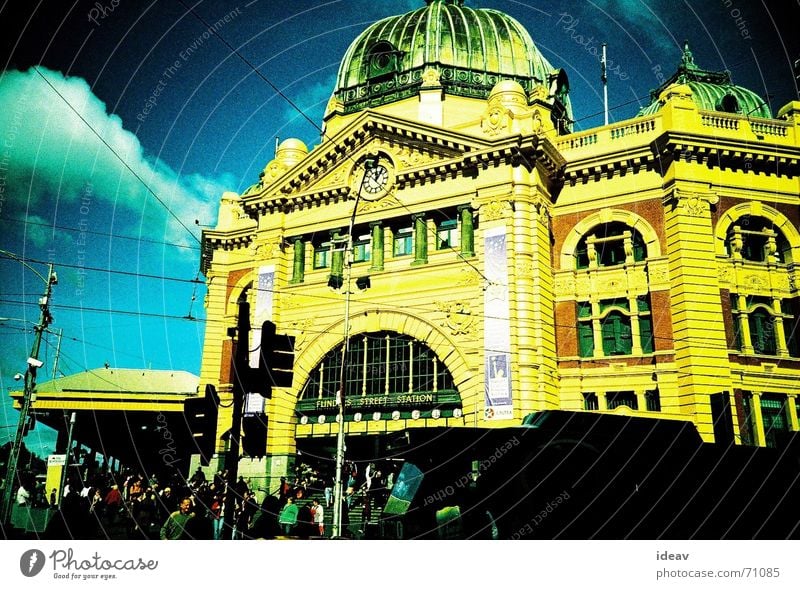 Finder Station Melbourne Australien gelb finder station colorful day light staion train sation