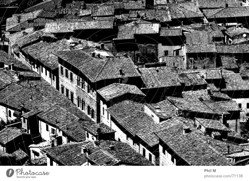 Tetti Dach Europa Italien San Gimignano schwarz weiß Vogelperspektive grau Muster Stadt Backstein Haus Schwarzweißfoto Kontrast Strukturen & Formen überblicken