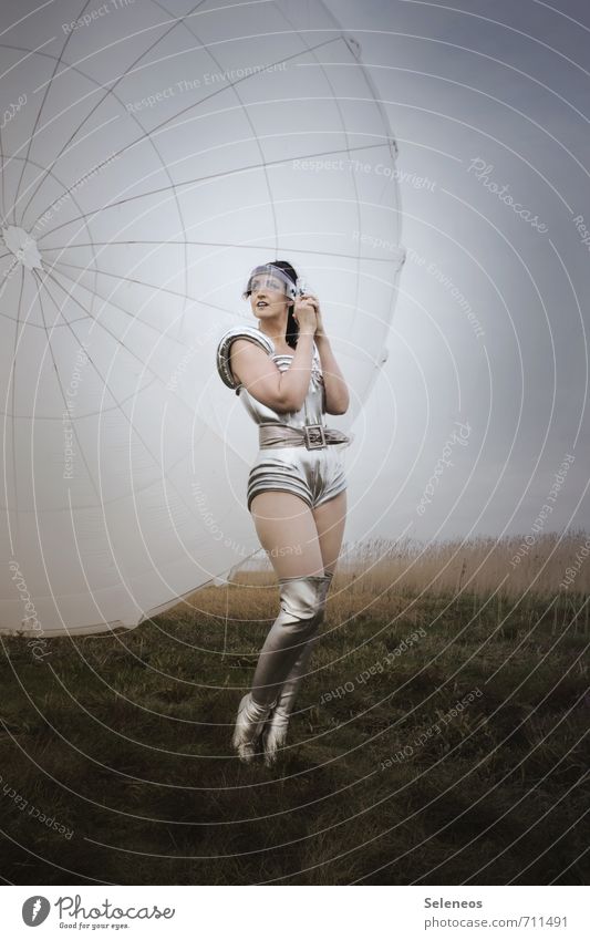 Spacewoman Technik & Technologie Fortschritt Zukunft High-Tech Mensch feminin Frau Erwachsene 1 Gras Feld Luftverkehr Fallschirm Bekleidung Stiefel
