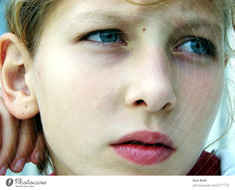 blassklarer trauerblick Kind Lippen bleich hell Auge Ohr Mensch Blick Traurigkeit Kindergesicht Mädchen 8-13 Jahre Anschnitt Gesichtsausdruck Gesichtsausschnitt