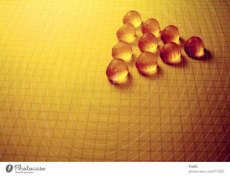 Süßes Leuchten Dreieck Milbe Raster Geometrie süß gelb Schädlinge niedlich Physik Honig Lampe Perspektive gold hell Wärme Perle