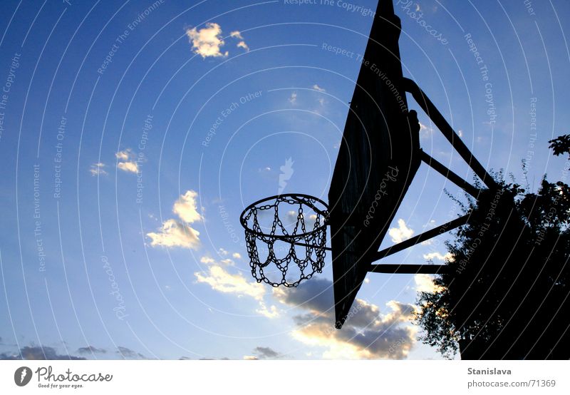 old basket Basketballkorb Himmel Spielen sky playground blue siluette evening black cloud