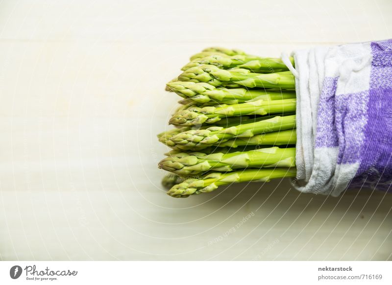 Fresh Asparagus Lebensmittel Gemüse Spargel Ernährung Bioprodukte Vegetarische Ernährung Gesundheit food green cloth vegetable ingredient raw bundle bunch