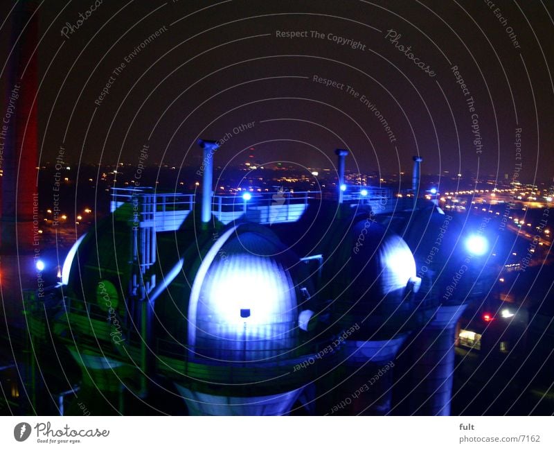 kesselanlage Kuppeldach Licht Stadt Nachtaufnahme Landschaftspark Duisburg-Nord Industrie Lampe blau