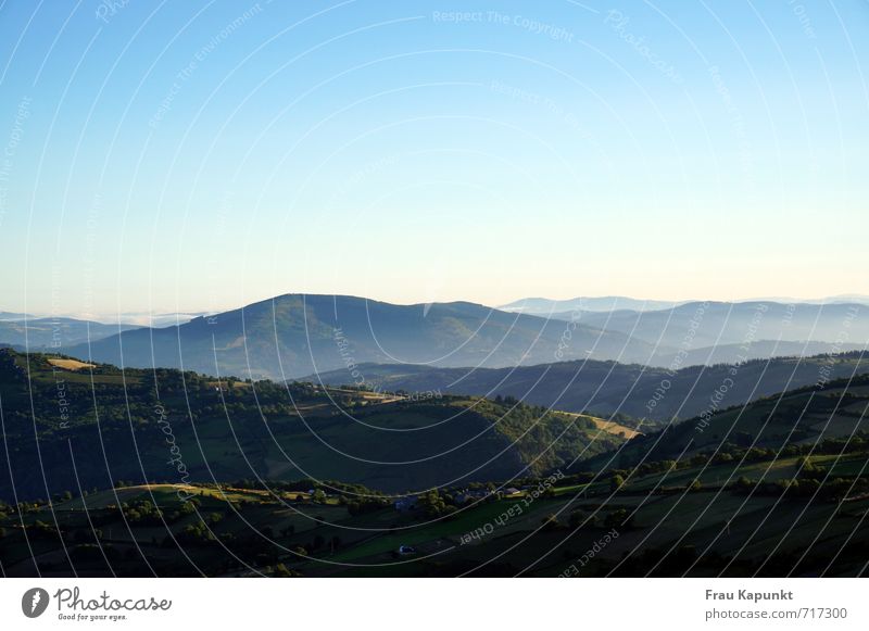 Ferne. ruhig Ferien & Urlaub & Reisen Ausflug Freiheit Berge u. Gebirge wandern Jakobsweg Camino de Santiago Pilgern Natur Landschaft Luft Wolkenloser Himmel