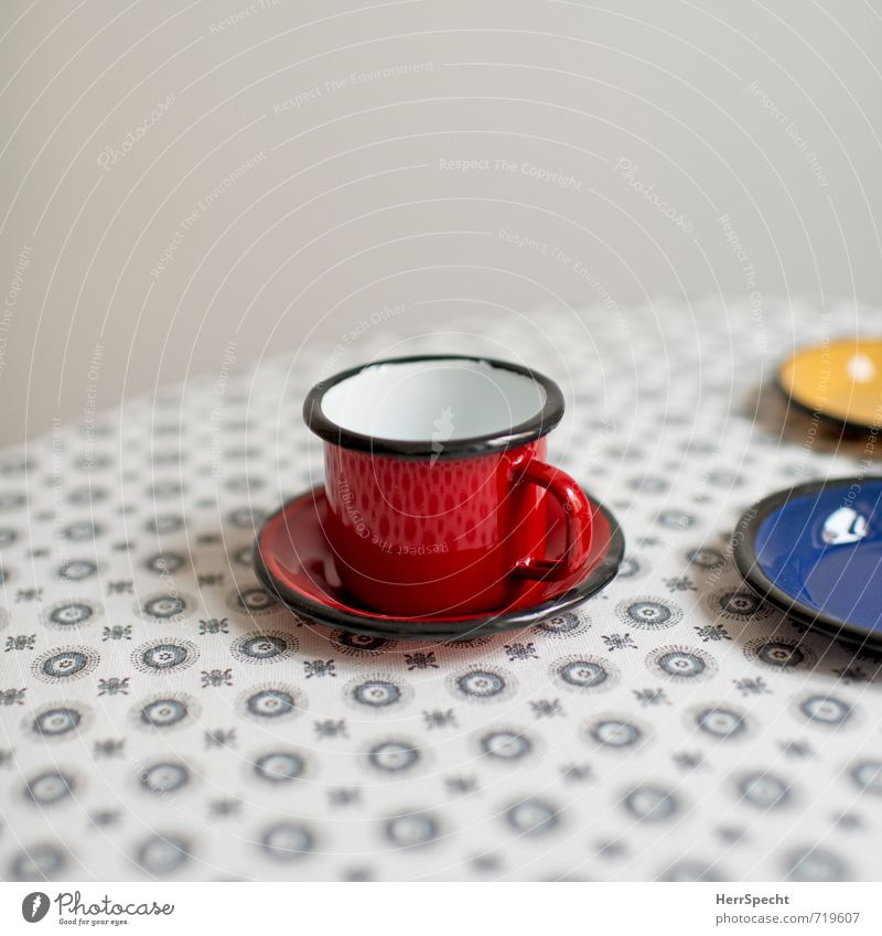 Tischdecke(n) Häusliches Leben Innenarchitektur Dekoration & Verzierung Metall schön retro rund Sauberkeit blau gelb grau rot Tasse Tischwäsche Kaffeetasse