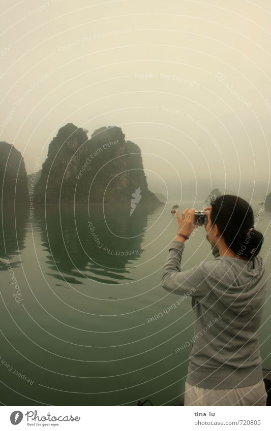 Halong Bay I Natur Landschaft Urelemente Wasser Wolken Wetter Nebel Felsen grau grün geduldig erleben exotisch Ferien & Urlaub & Reisen Selbstständigkeit