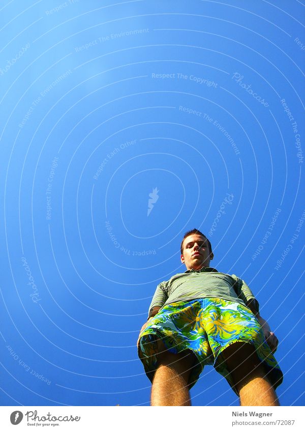 Gibs da unten was?? Hawaii Aussicht Blick Hose Froschperspektive Himmel Mensch Beine Arme blau Wind