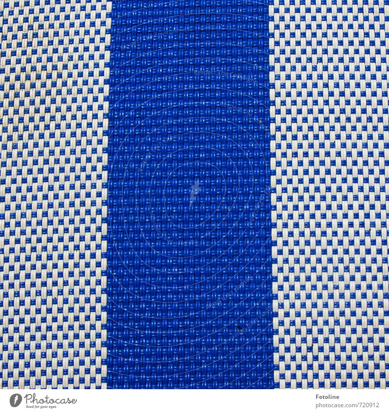Sonnenliege... Kunststoff hell blau weiß Liegestuhl Muster Strukturen & Formen geflochten Farbfoto mehrfarbig Außenaufnahme Detailaufnahme Menschenleer Tag