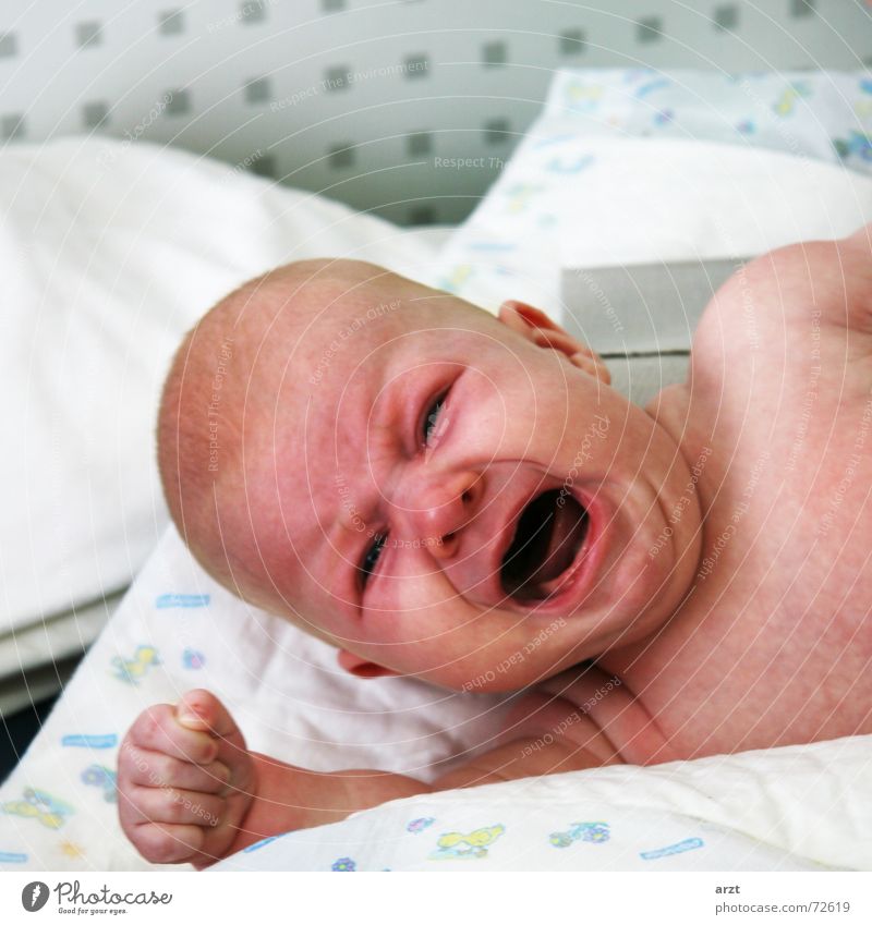 der schrei schreien Baby laut klein Trauer Kleinkind Angst Panik Wut Ärger kinderarzt hilflos unbeschützt pädiater schutzimpfung weinen Tränen wehrlos Schmerz