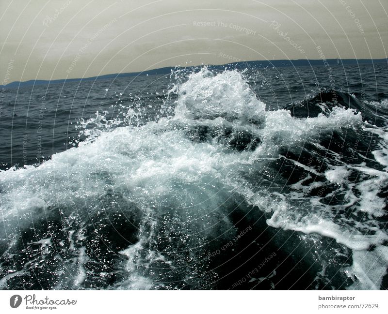 .wave nautisch See Wellen Meer Gischt Ferien & Urlaub & Reisen Wasserfahrzeug kalt Kroatien Sturm Leidenschaft Horizont blau boat ocean sea water