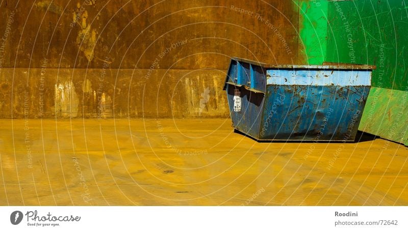 Farbkasten Bauschutt mehrfarbig Müll Staub Schrott Recycling Kratzer Farbenspiel Stahl Eisen Container Rost Kontrast Metall Baustelle Industriefotografie