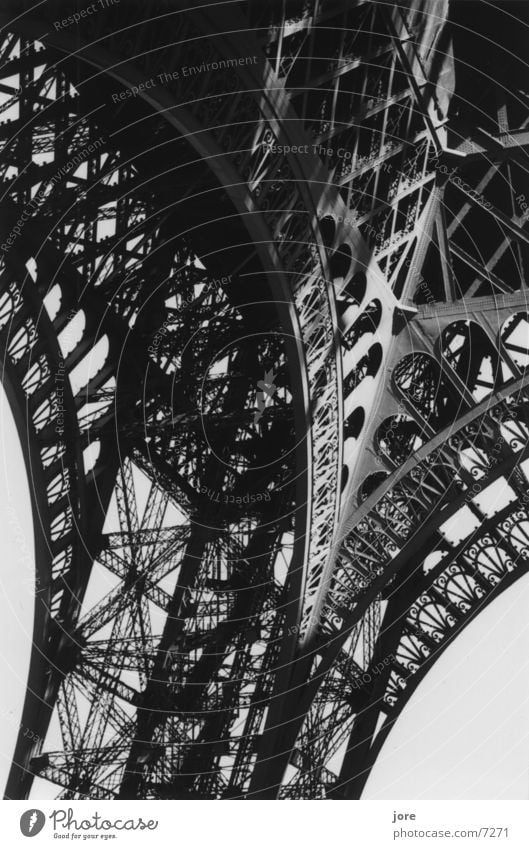 La tour Tour d'Eiffel Paris Stahl filigran Architektur Detailaufnahme Schwarzweißfoto elegant
