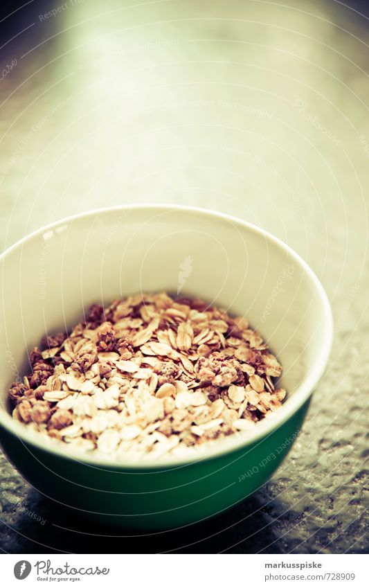 müsli zum frühstück Lebensmittel Joghurt Milcherzeugnisse Müsli Korn Getreide Nuss Gesundheit Gesunde Ernährung Frühstück Bioprodukte Vegetarische Ernährung