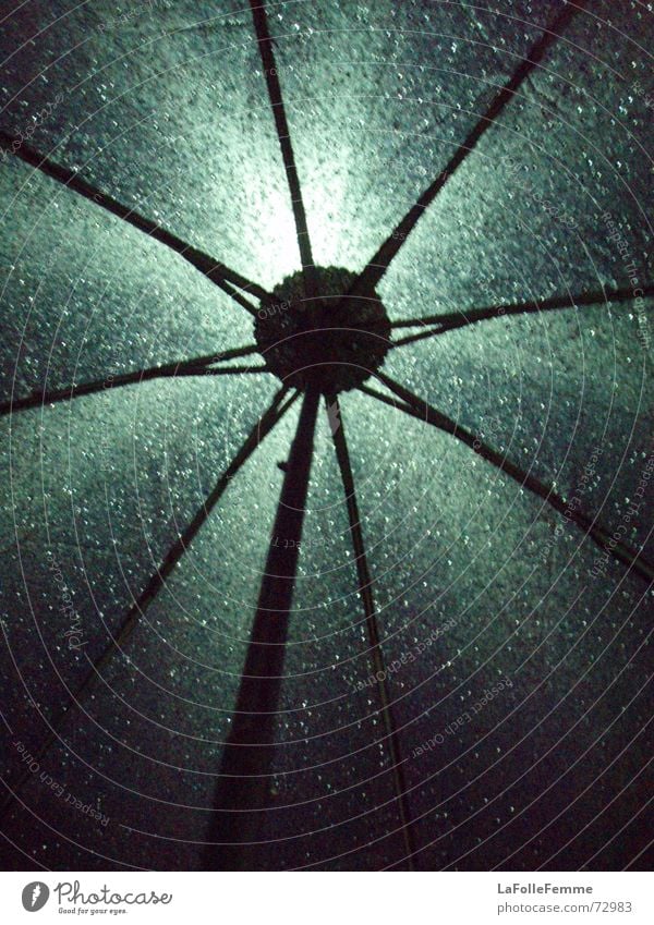 shiny umbrella 2nd part Regenschirm nass Licht dunkel rain wet Wassertropfen light darkness