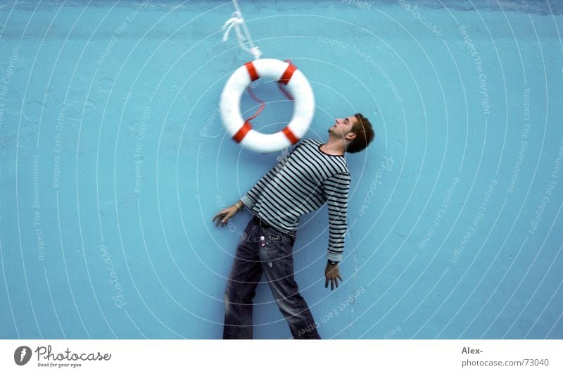 Knapp vorbei ... Seemann Schwimmbad Rettungsring gehen Manöver ducken bücken biegen Reaktionen u. Effekte Streifen Kreis gefährlich vergangen Zufall Schicksal