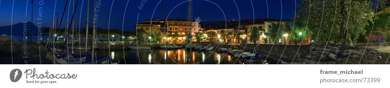 nächtliche Breitseite Gardasee Romantik Nacht Spaziergang träumen Panorama (Aussicht) Langzeitbelichtung torri del benaco bootshafen Hafen groß
