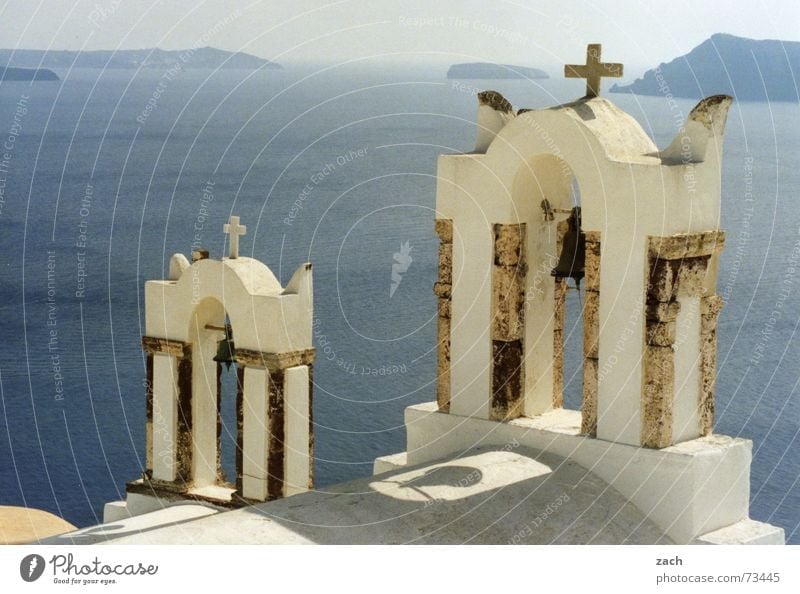 Kirche am Abgrund Religion & Glaube mehrere Santorin Vulkankrater Caldera Glocke Götter hoch tief Aussicht Horizont Geistlicher weiß Meer See Griechenland