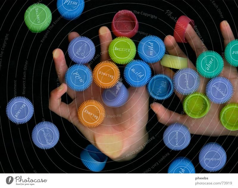 smarties? Hand Finger fangen dunkel Farbe Werbung Mineralien Mineralwasser Scanner mehrfarbig