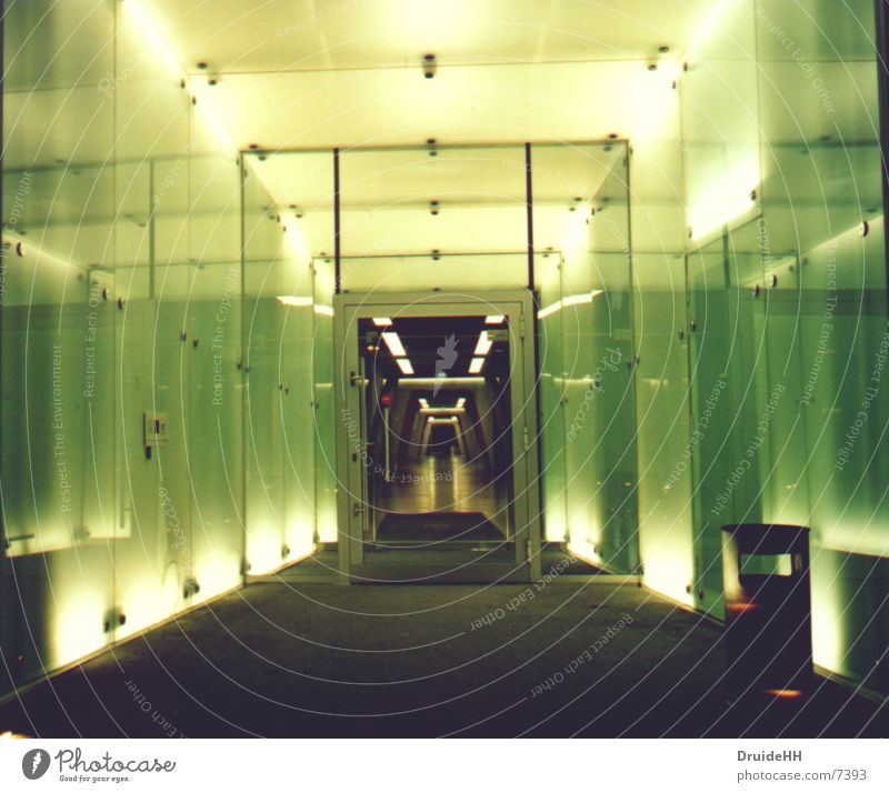 Eingang endlose Weiten Licht gelb Architektur Hamburg UFO Berliner Bogen