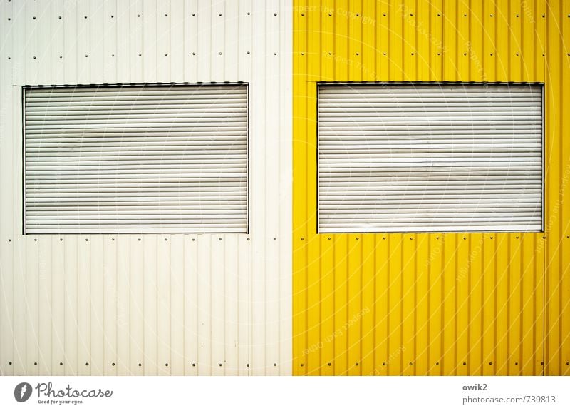 Ich & Ich Mauer Wand Fenster Metall eckig einfach geschlossen Fensterladen Blech Container weiß gelb Farbstoff Farbfoto Außenaufnahme abstrakt Muster