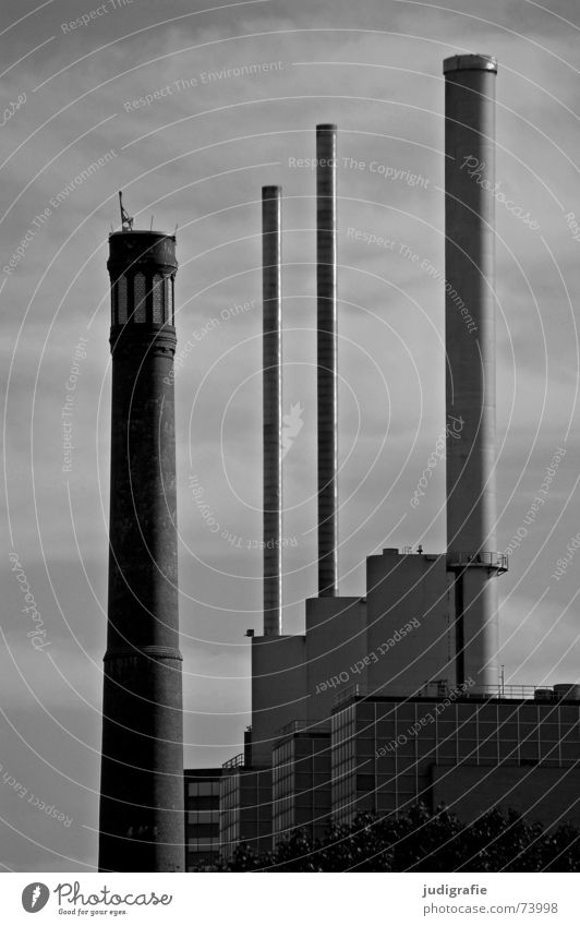 Schornsteine 3 4 Hannover Faust Gebäude grau trist schwarz weiß Fabrik Linde drei warme brüder bettfedernfabrik Heizkraftwerk Stromkraftwerke Wärme Turm alt neu