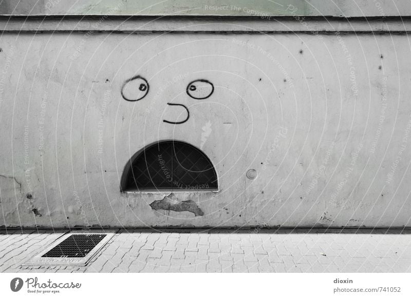 Hessentreffen 14 | OMG! Kunst Kunstwerk Graffiti Straßenkunst Menschenleer Mauer Wand Fassade Fenster Kellerfenster Wege & Pfade Bürgersteig Stadt Entsetzen