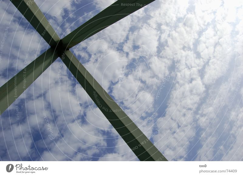 streben gen himmel Schiffsplanken Skulptur Kunst Wolken strahlend Toronto Denkmal Himmel blau Wetter ziehen university of toronto Sonne