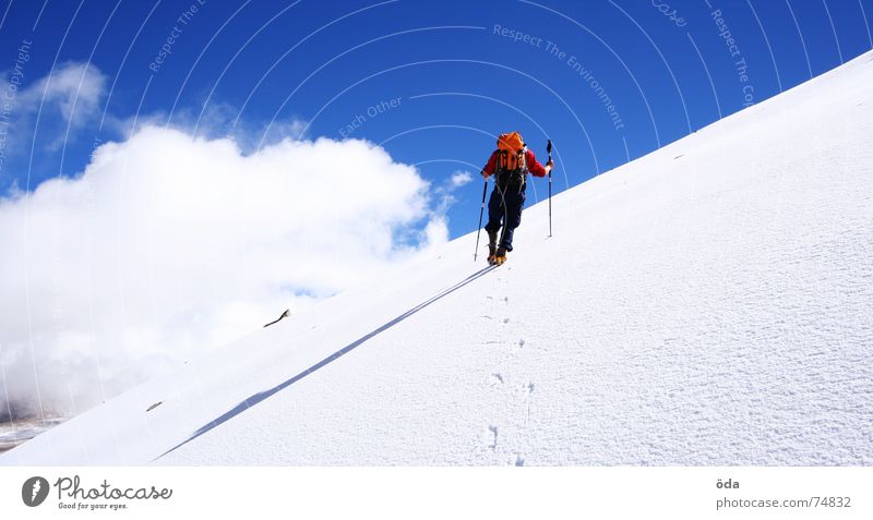 Jeti lebt Bergsteigen steil Berghang Gletscher Rucksack kalt Winter Wolken Ladakh Indien frieren Berge u. Gebirge Schnee Kletterhilfe beschwerlich