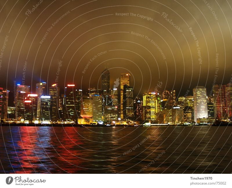 Hong Kong bei Nacht 2 Hongkong China Stadt Außenaufnahme dunkel Lichtspiel Stimmung faszinierend Wolken Wasser Hafen Skyline
