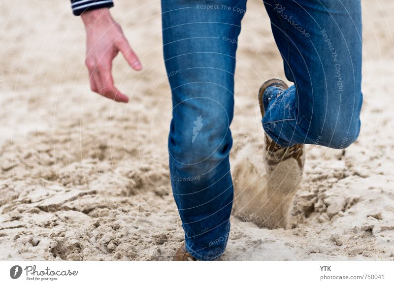 Dunerunner Mensch maskulin Junger Mann Jugendliche Erwachsene Hand Beine Fuß 1 18-30 Jahre Umwelt Hügel Küste Bewegung Sand Sandkorn Trägheit anstrengen