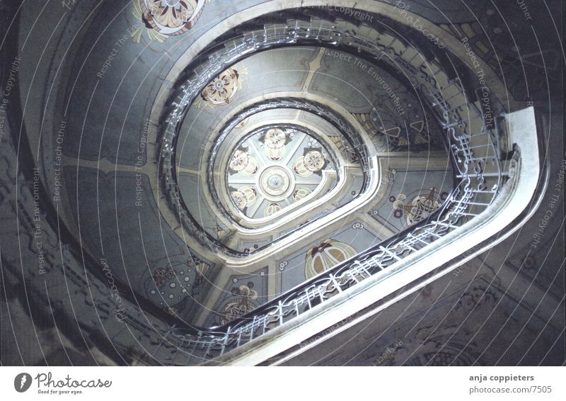Up The Stairs Jugendstil drehen Drehung Riga Lettland Architektur Treppe Verwirbelung Baltikum