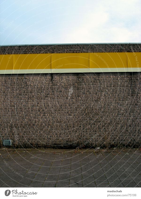 GANZ EINSAM gelb Einsamkeit Haus Hochhaus Gebäude Material Fenster live Block Beton Etage Vermieter Mieter trist Ghetto hässlich Stadt Design Bürogebäude