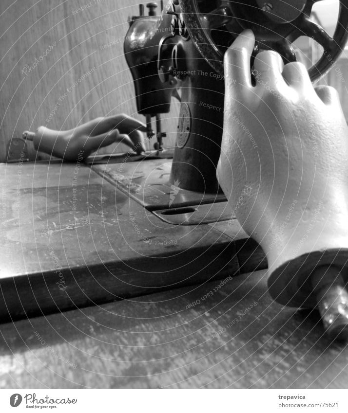 naehmaschine Maschine Bekleidung Handwerk Schaufensterpuppe antik Stoff Textilien Schneider feminin naechen Arbeit & Erwerbstätigkeit Handarbeit alt Puppe