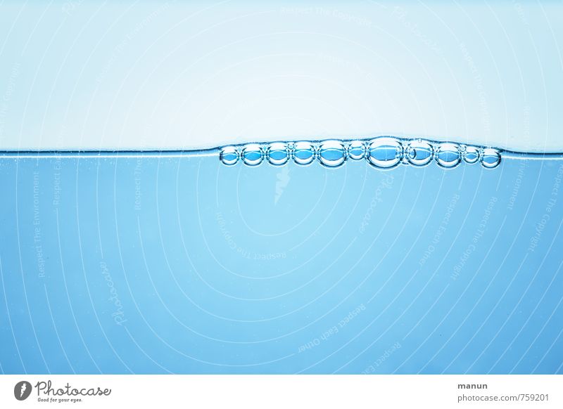 Wasserlinie Getränk Trinkwasser Wassertropfen Wasseroberfläche Blase nass natürlich blau Leichtigkeit rein Farbfoto Nahaufnahme Detailaufnahme