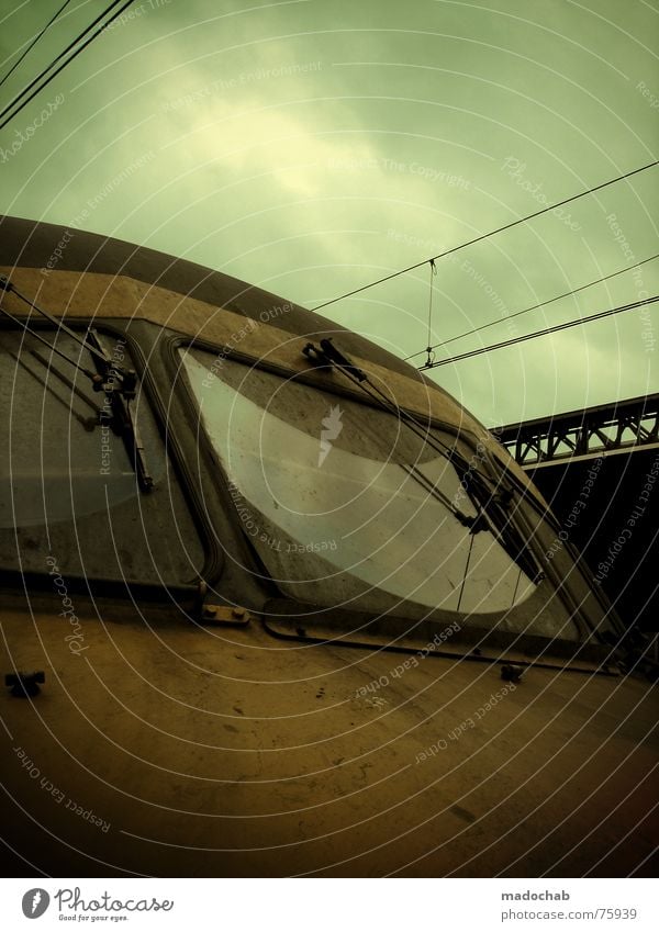 TRASH TRAIN | zug wagen mobil bahn front scheibe awesome Eisenbahn Mobilität Verkehr Eisenbahnwaggon Wagen fahren Windschutzscheibe Scheibenwischer dreckig