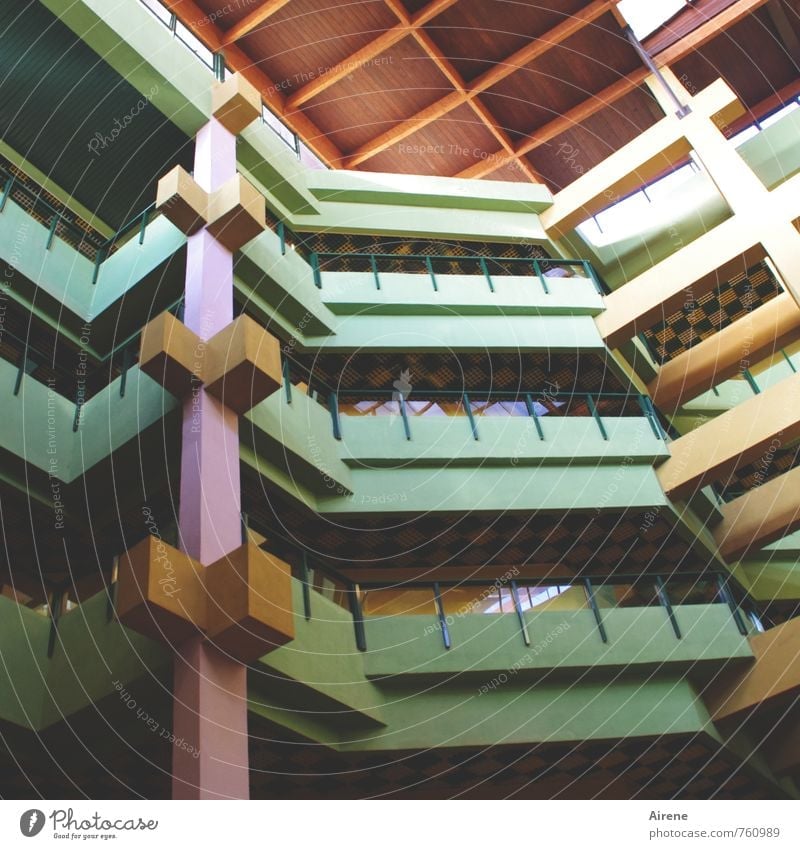 gedeckte Farben Haus Architektur Havanna Kuba Menschenleer Hochhaus Gebäude Fassade Balkon Dach Empore Säule Holzdach Etage oben trocken mehrfarbig grün