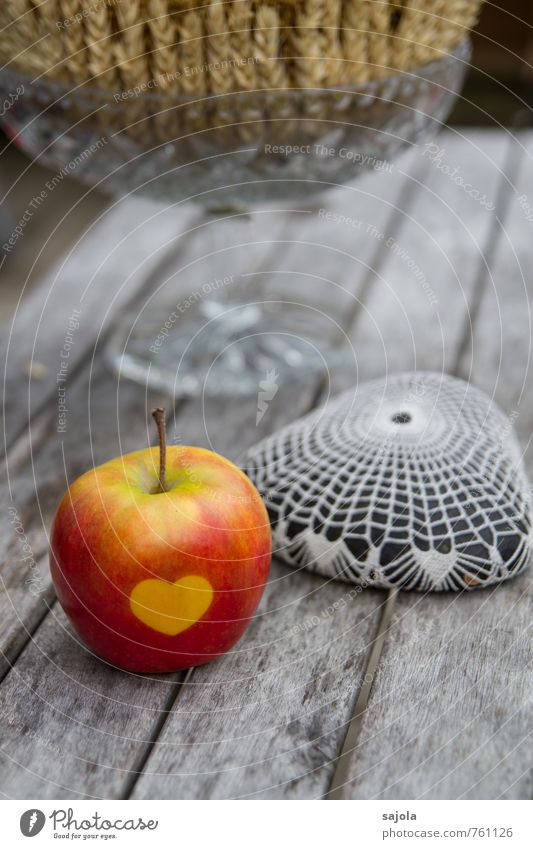 apfelliebe Lebensmittel Frucht Apfel Stein Holz Glas Zeichen Herz liegen grau rot Dekoration & Verzierung Holztisch Tischdekoration Ähren gehäkelt Stillleben