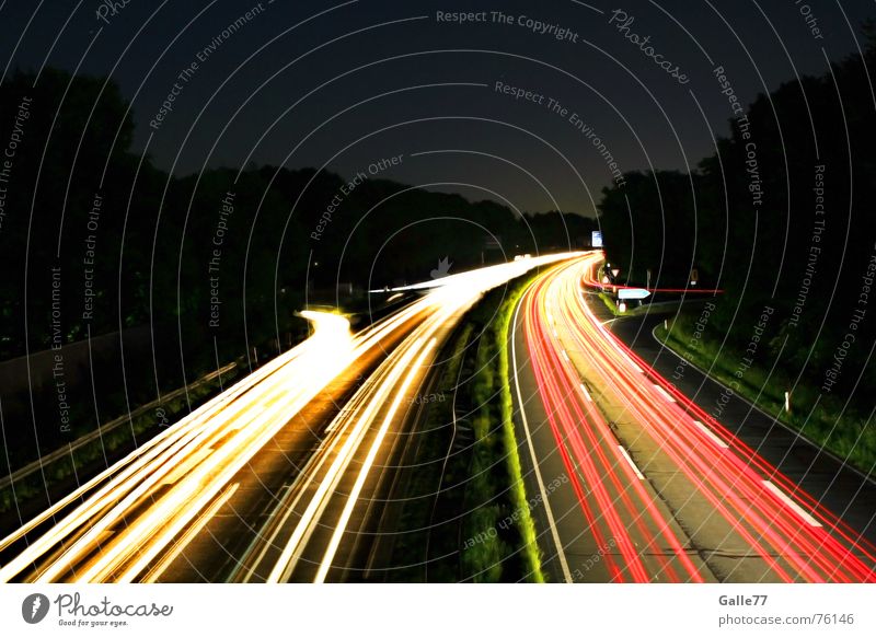 Nachtfahrten dunkel Licht Langzeitbelichtung zurück Ferien & Urlaub & Reisen weiß rot Streifen Autobahn Süden hin Straße Norden Kontrast Lampe