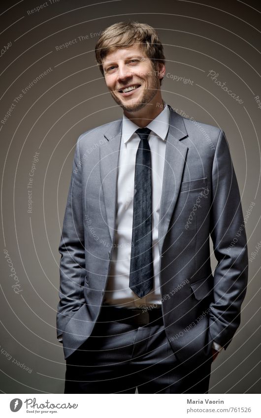 Dresscode 2 elegant Stil Business Mensch maskulin Mann Erwachsene 1 30-45 Jahre Hemd Anzug Krawatte Dreitagebart Lächeln lachen Erfolg Freundlichkeit