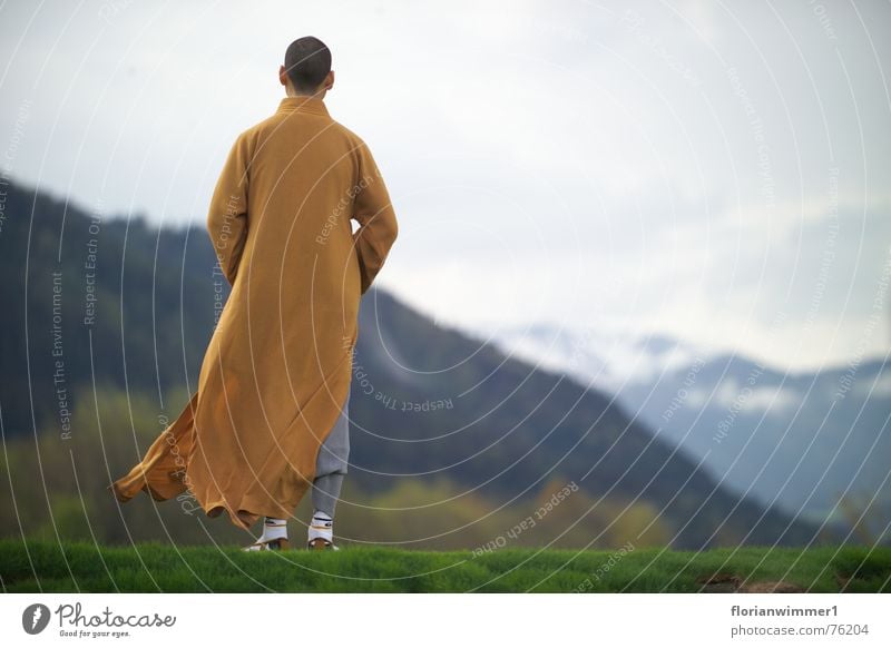 Shaolin Mönch im Wind Religion & Glaube Meditation Österreich chinesische Kampfkunst Berge u. Gebirge Aussicht Natur