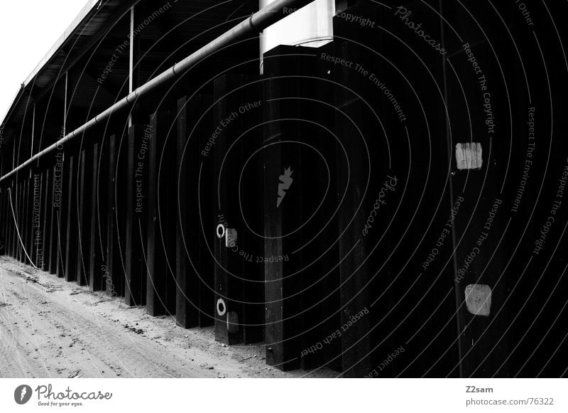 fabrikwand Hot Spot Quadrat Kreis abstrakt Fabrik Industriefotografie Staub Wand Strukturen & Formen industrial Bodenbelag Schwarzweißfoto Röhren