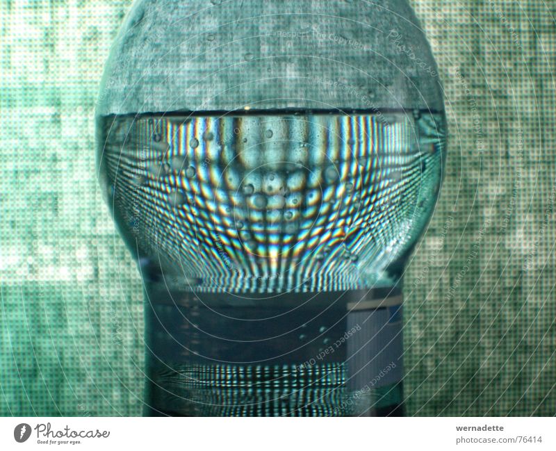 Karoflasche Vorhang Zoomeffekt grün ruhig Innenaufnahme Flasche Verzerrung Lupe Wasser kariert
