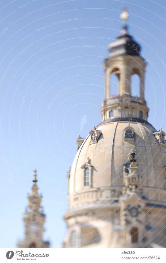 architektonische Vollendung Dresden Sonne Unschärfe Sandstein Frauenkirche Religion & Glaube zu unserer lieben frauen Blauer Himmel george bähr