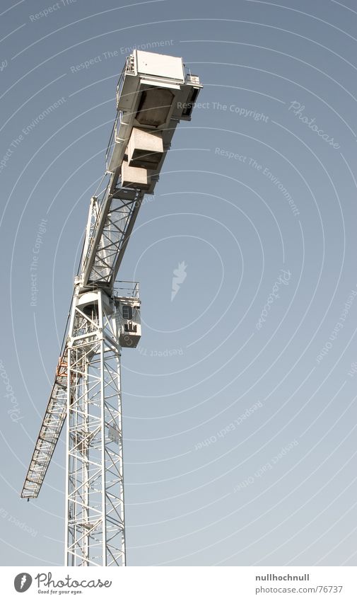 kran Kran Stahl Außenaufnahme Froschperspektive Himmel blau Schönes Wetter Industriefotografie Metall